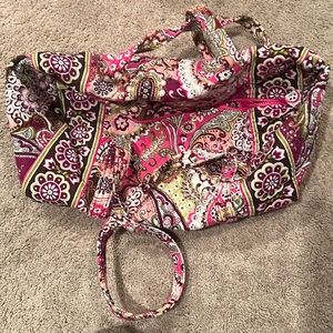 Small very Bradley bag. Full zip closure. Like new condition, rarely used